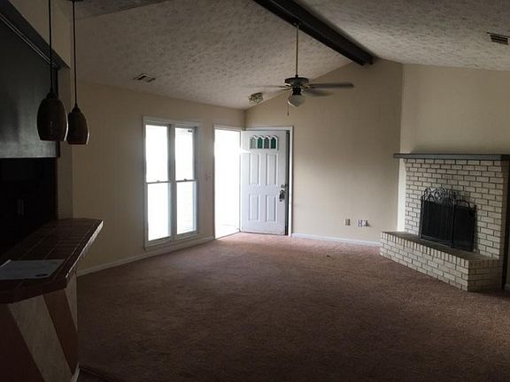 2nd image of 29 Lexington Cir