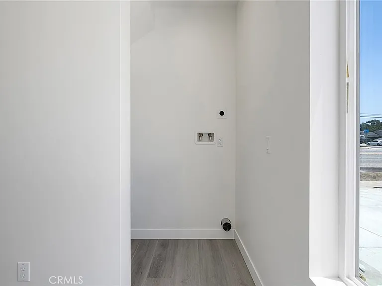 2423 S Myrtle Ave — Photo 7
