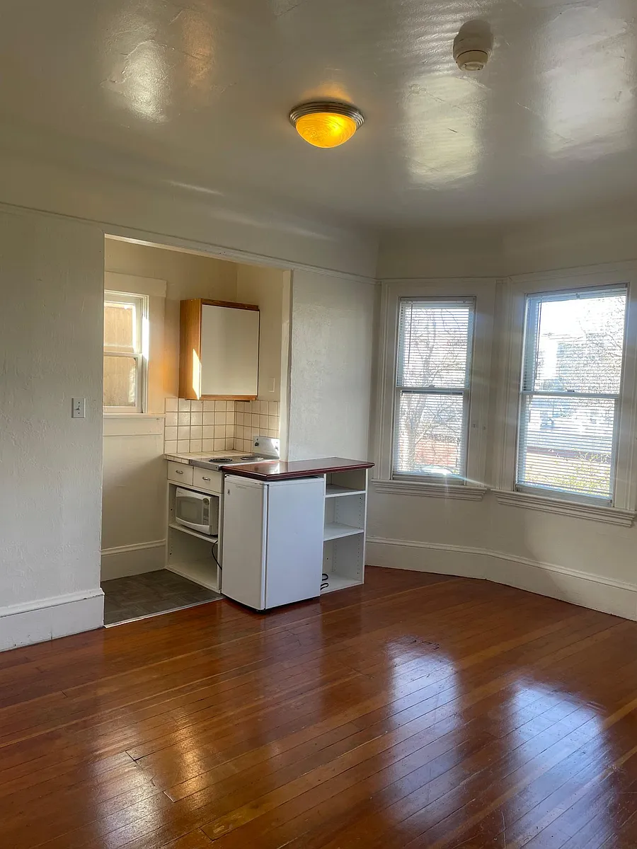 Building Photo - 551 W Grand Ave #12
