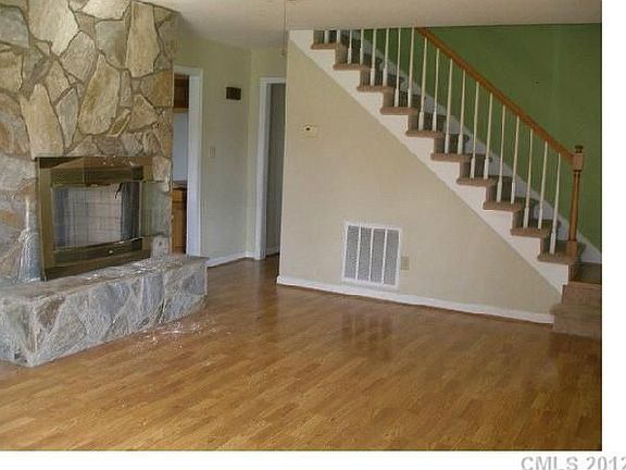 4th image of 4048 Holly Springs Dr