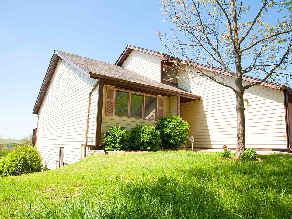 1st image of 1927 Crescent Dr