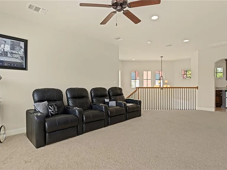 110 Oak Glen Cv — Photo 11