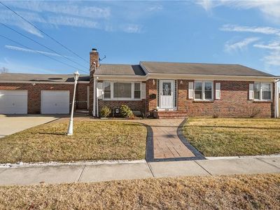 366 Woodbine St, Cranston, RI, 02910