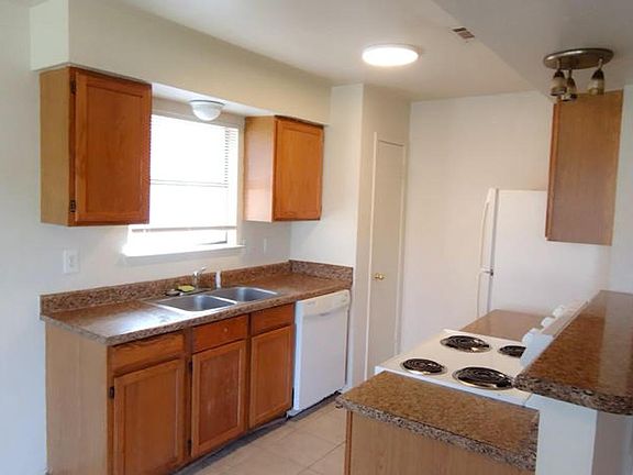 3rd image of 2609 Schwertner Dr