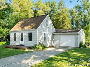 1410 Oakwood St, Belding, MI 48809