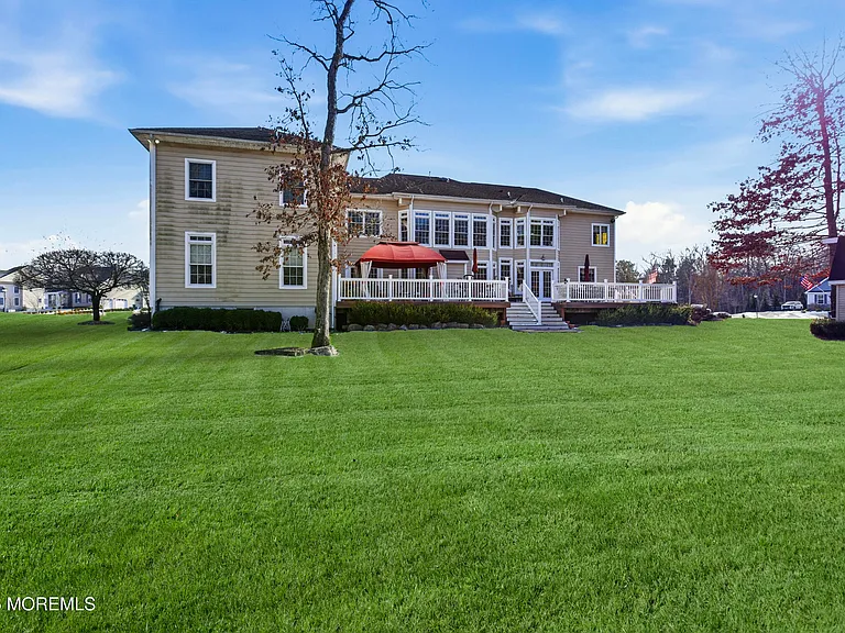 24 Parkside Dr — Photo 86