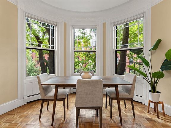 3rd image of 437 Marlborough St APT 21