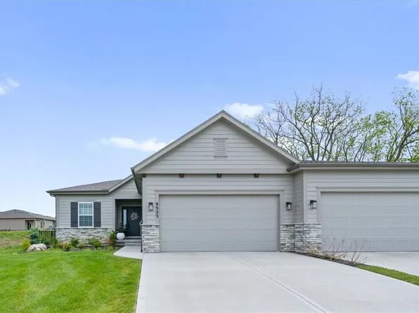 9525 Shady Bend Rd, Lenexa, KS 66227