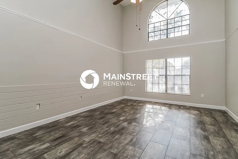 1236 Indian Bluff Dr — Photo 2