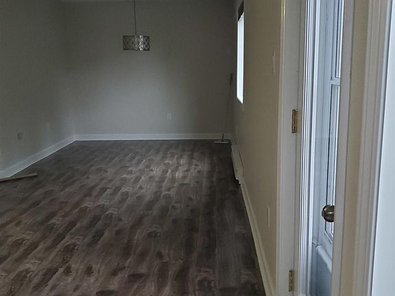 5th image of 158 Farnham Gate Rd #206