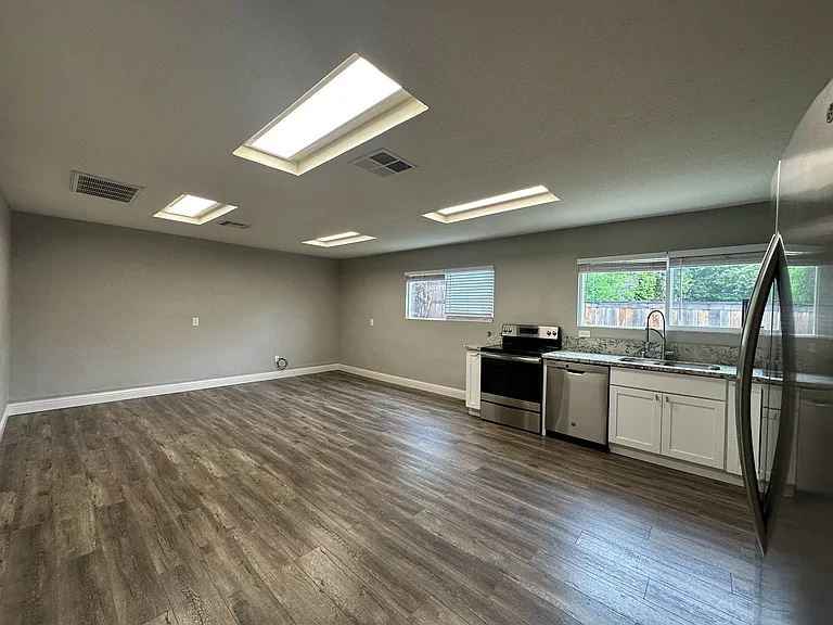 7024 Woodmore Oaks Dr #B — Photo 4