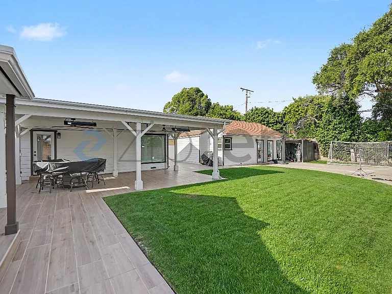 4390 Cerritos Ave — Photo 30