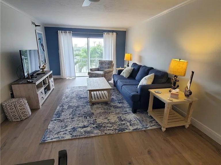 828 Victoria Dr #B14 — Photo 10