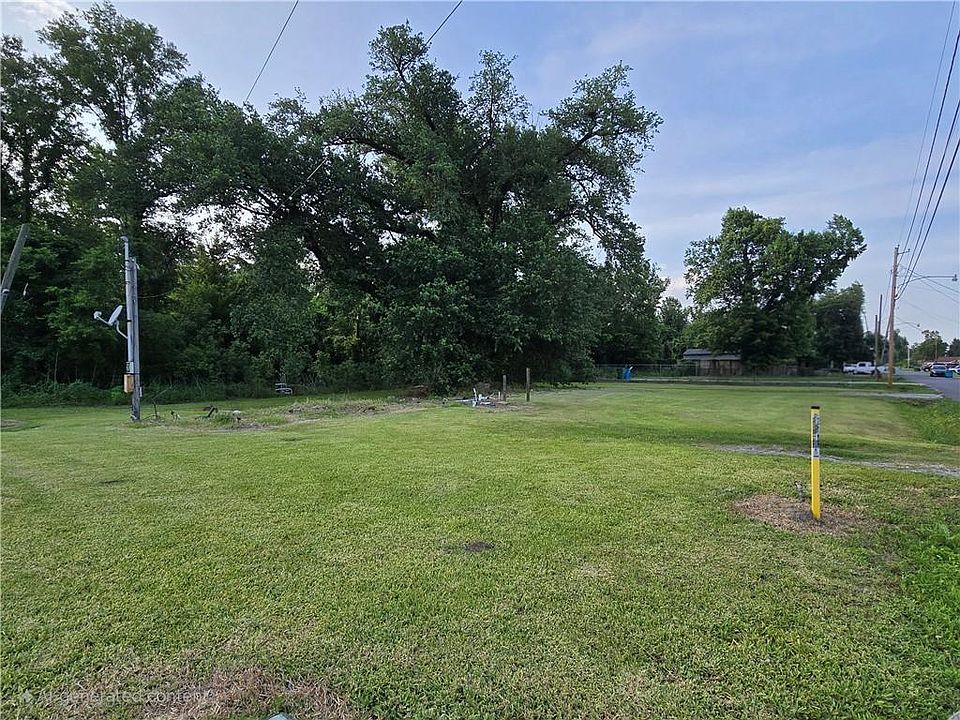 2nd image of 190 S Kinler St
