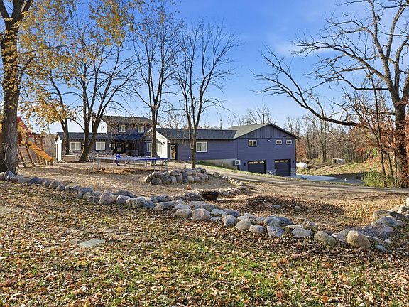 3rd image of 16927 Fisher Rd