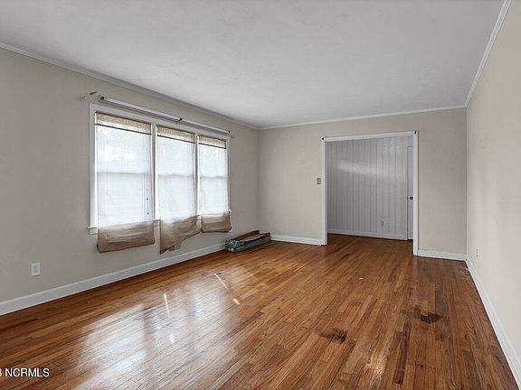 5th image of 1609 Robert E Lee Drive