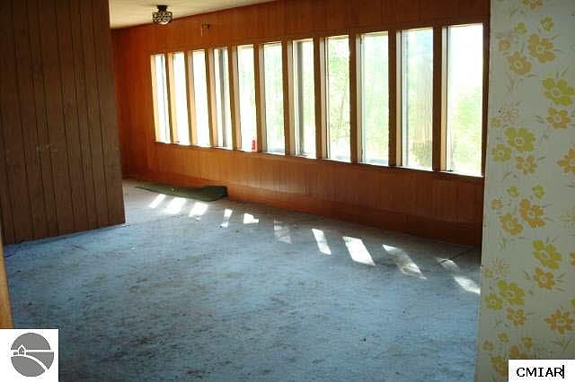 2nd image of 609 W Cranberry Lake Rd