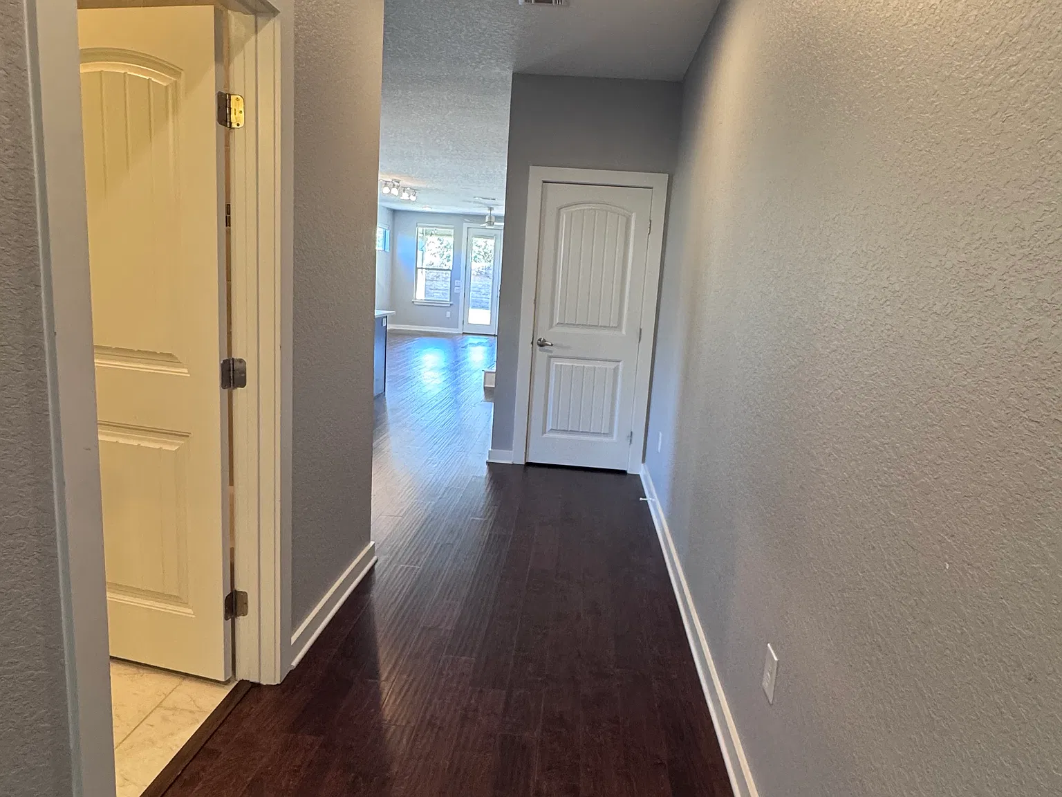 4 bed, 2101 sqft, $3,200 — Photo 3
