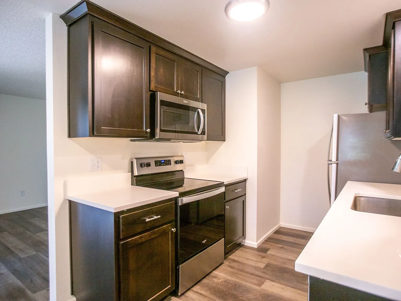 Barclay Square Where Convenience Meets Community Up to 1-Month Free! — Photo 3