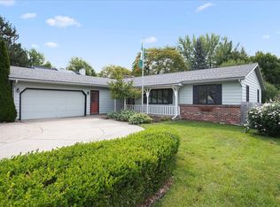 2420 Inverness Rd SE, Grand Rapids, MI 49546