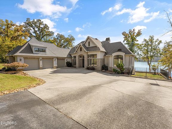 3rd image of 265 E Shore Dr