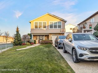 3 Melba St, Staten Island, NY