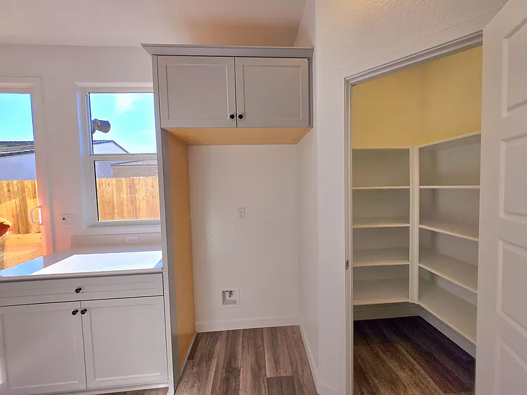 Pioneer Dr W — Photo 15