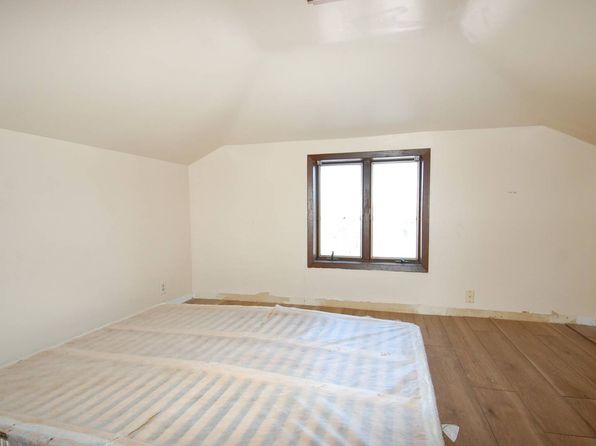 603 W 4th St, Fairview, MT 59221