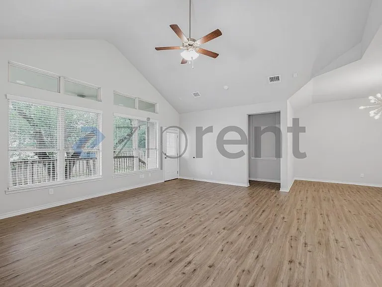 1550 Dundee Park — Photo 9