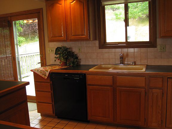 4th image of 804 Normans Ln