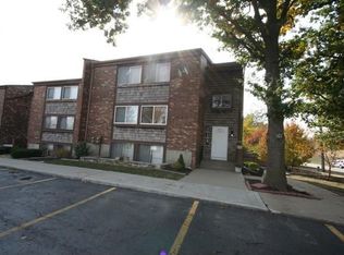 10134 W 96th St APT A, Overland Park, KS 66212