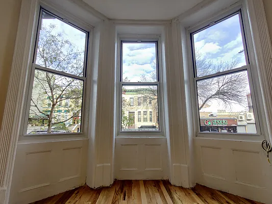 Rented by Signature Property Realty | media 14