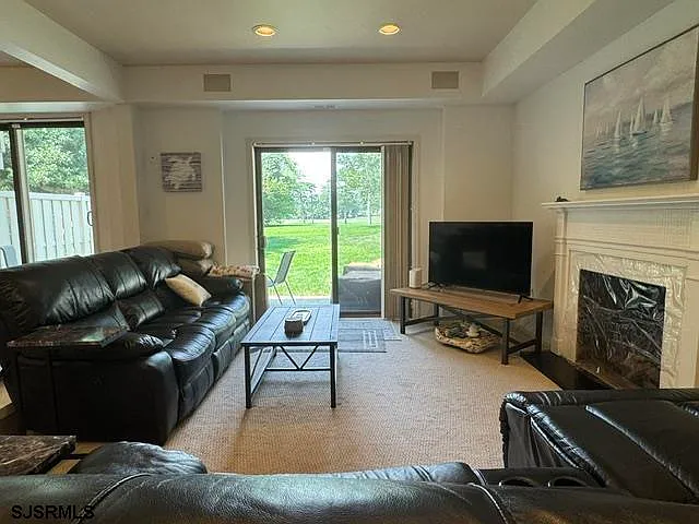 2 bed, 2.5 bath, $2,500 — Photo 3