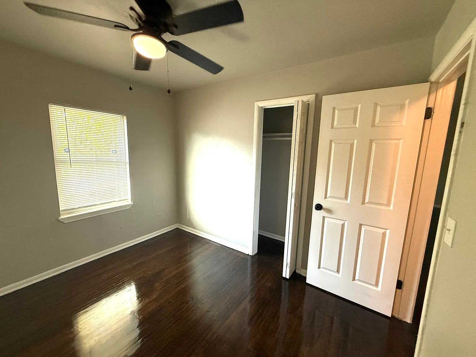 4 bed, 1200 sqft, $1,500 — Photo 1