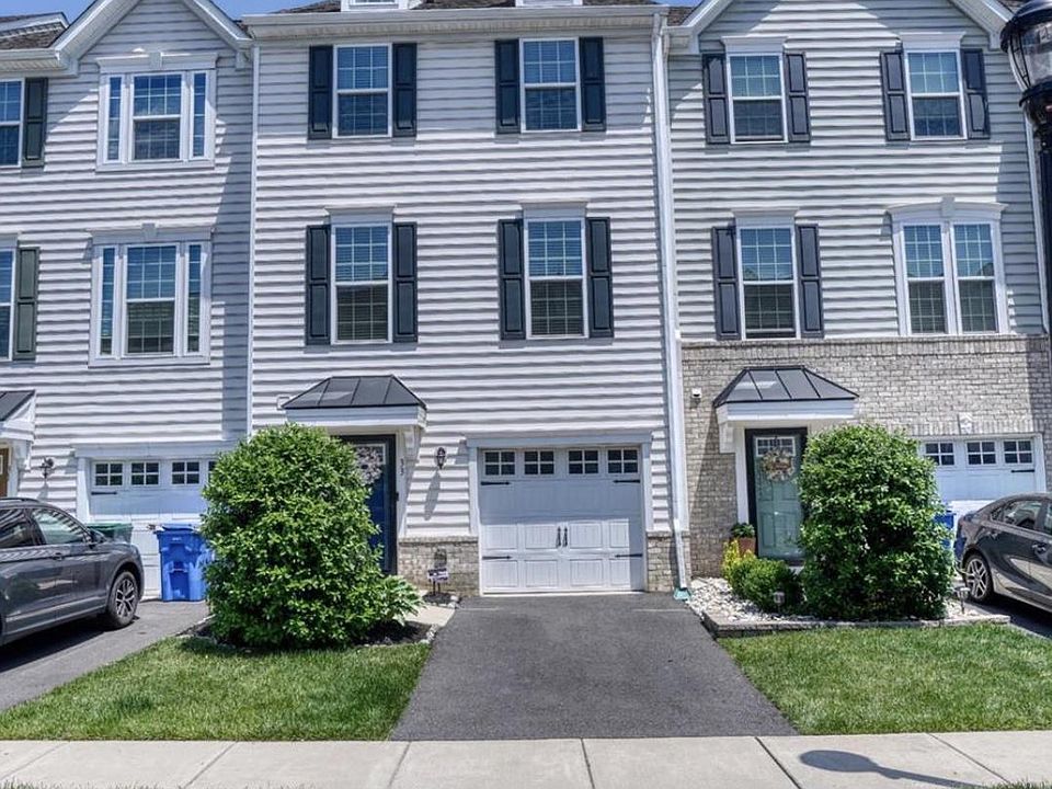 1st image of 33 Ella Ln