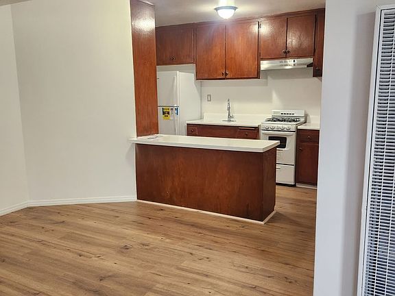 2nd image of 6416 Woodley Ave APT 4
