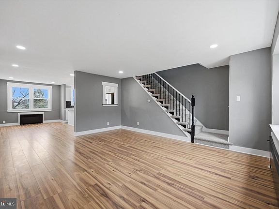 3rd image of 6866 Clover Ln