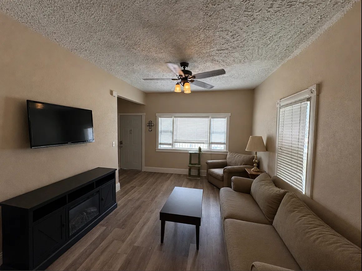 4 bed, 900 sqft, $1,250 — Photo 4