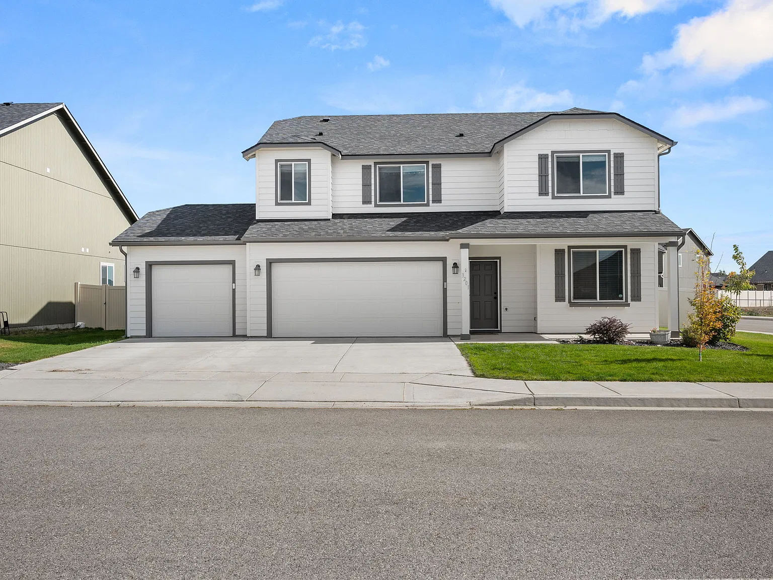 4 bed, 2.5 bath, 894 sqft, $2,495 — Photo 1