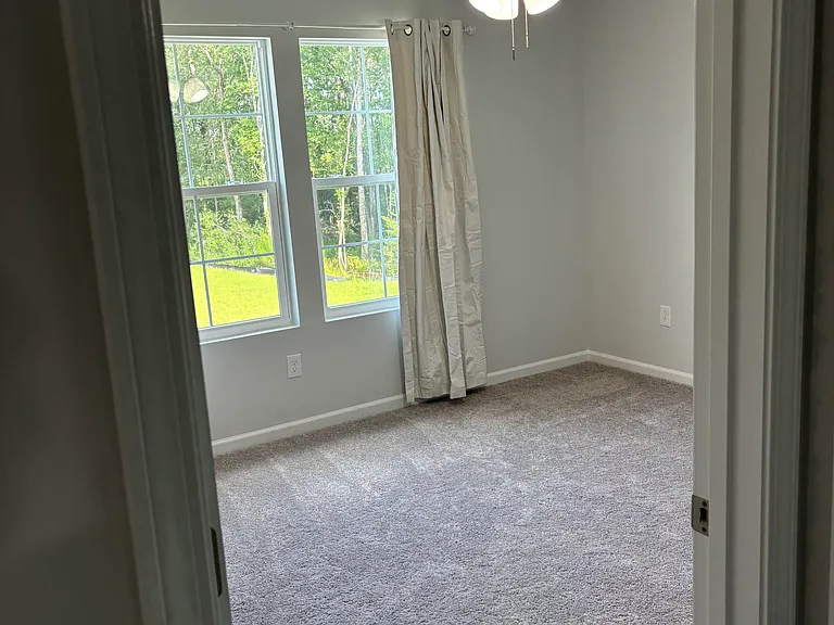 609 Parker Ct — Photo 9