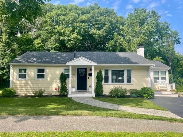277 Ridgewood Dr, Norwood, MA 02062