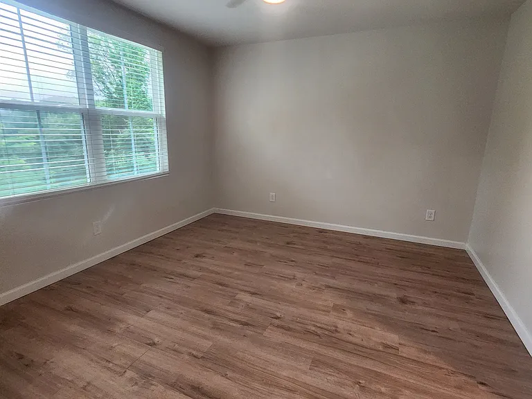 525 Hampton Townes Dr — Photo 9