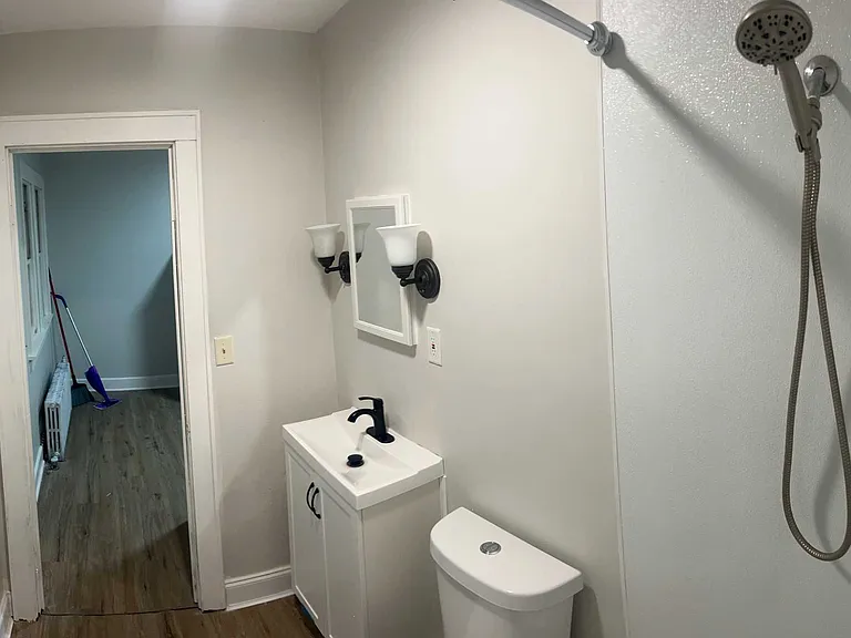 233 Lester Ave #2R — Photo 3