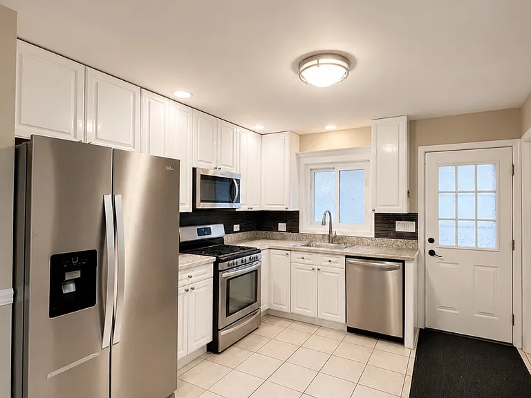 9523 S Kostner Ave — Photo 3