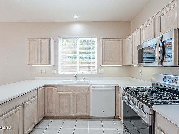 3rd image of 13964 W PARADA Drive
