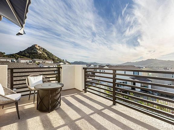 5th image of 550 Meadowood St