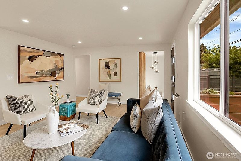 5th image of 8421 39th Avenue SW
