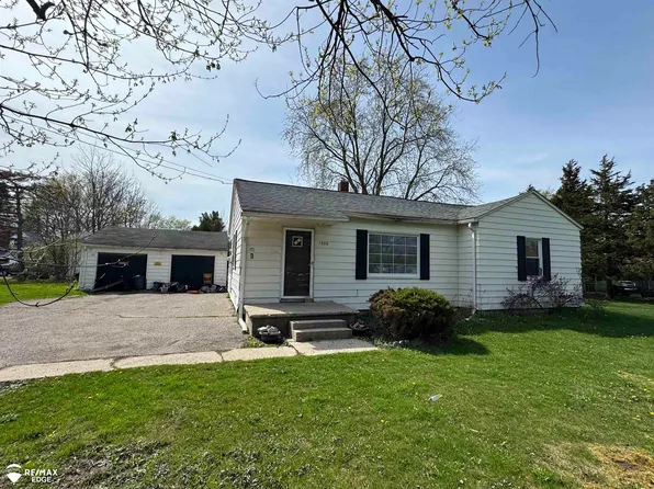 1506 S Genesee Rd, Burton, MI 48509