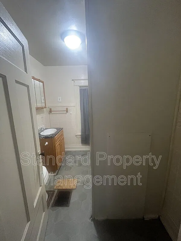 3 bed, 1.0 bath, $1,550 — Photo 1