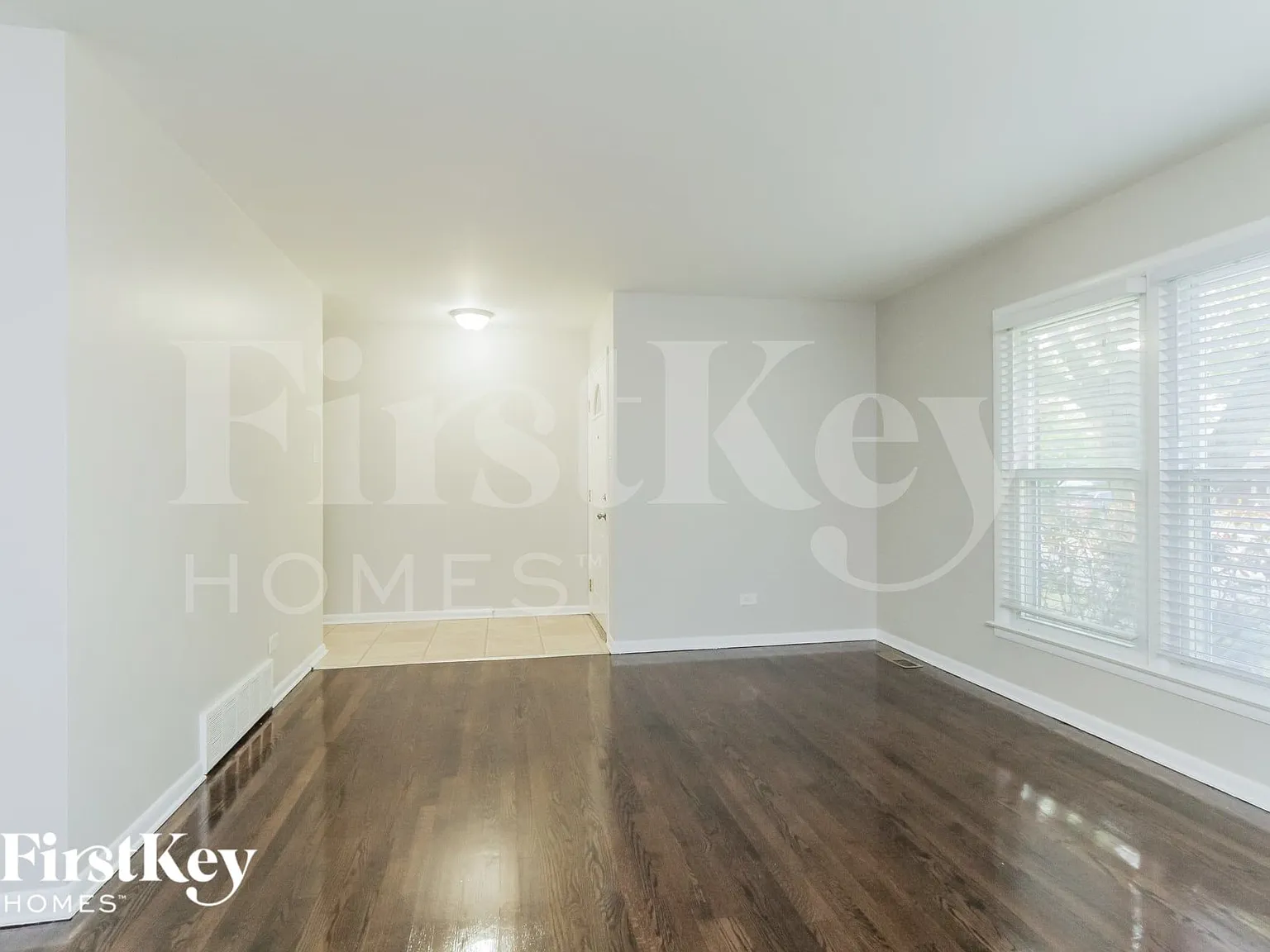 3 bed, 1.5 bath, 1347 sqft, $2,355 — Photo 4